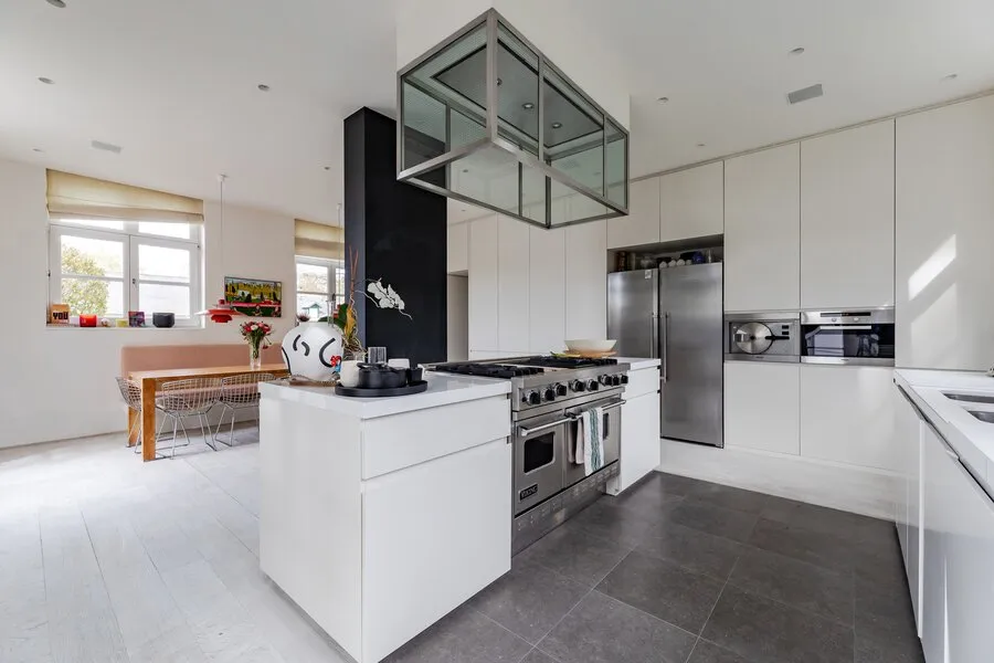 Köök - Renovated Villa with Eco-Friendly Pool in Espinette Centrale