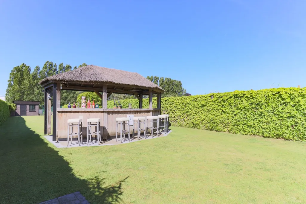 Aed - Stylish House with Pool in Lendelede