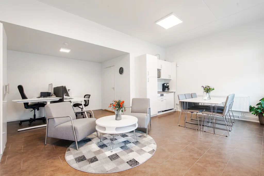 Söögituba - Mixed-Use Property with Balcony in Upplands-Bro