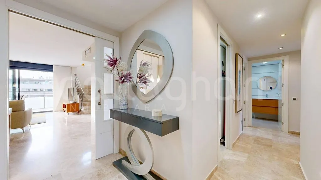 Esik - Luxury Duplex with Pool in Valencia