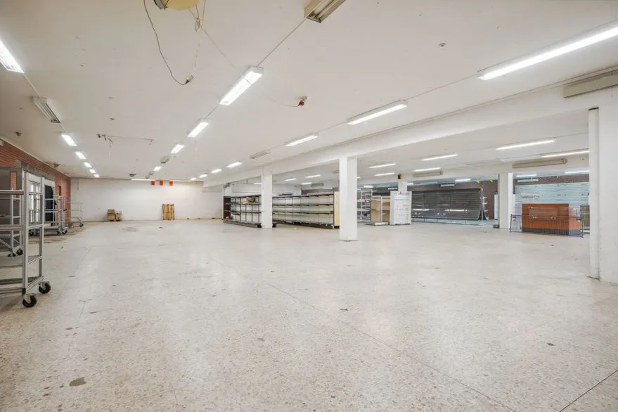 Toad - Commercial Property with Road Visibility in Løgstør