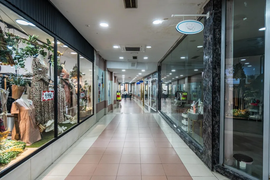 Pièces - Commercial Unit in Plaza España, Leganés