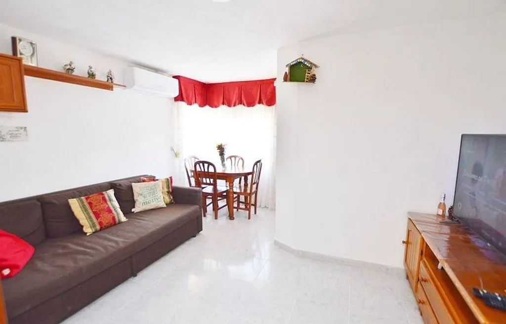 Elutuba - 2-Bed Apartment with Air Conditioning in Arcos, Madrid