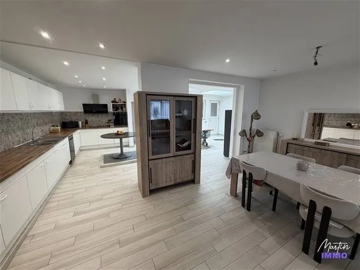 Cucina - 3-Garage Plot in Quiet Street