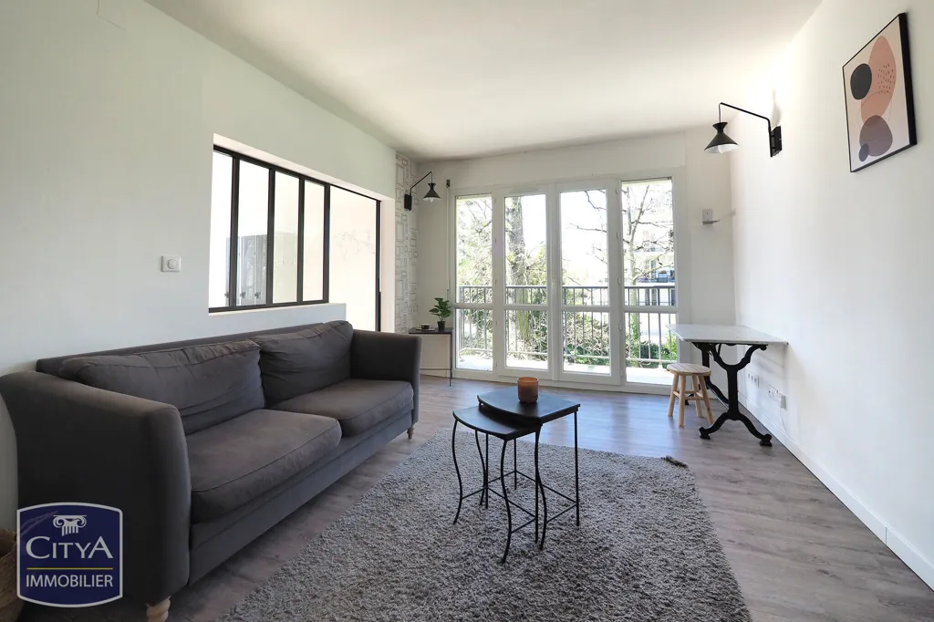 Elutuba - Renovated Flat with Balcony in Rue Albert 1er