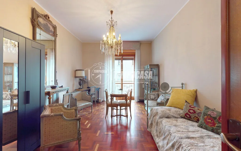 Séjour - Quadrilocale with Balcony in Crocetta, Turin