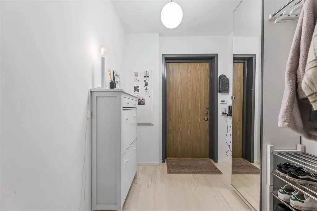 hallway_entrance