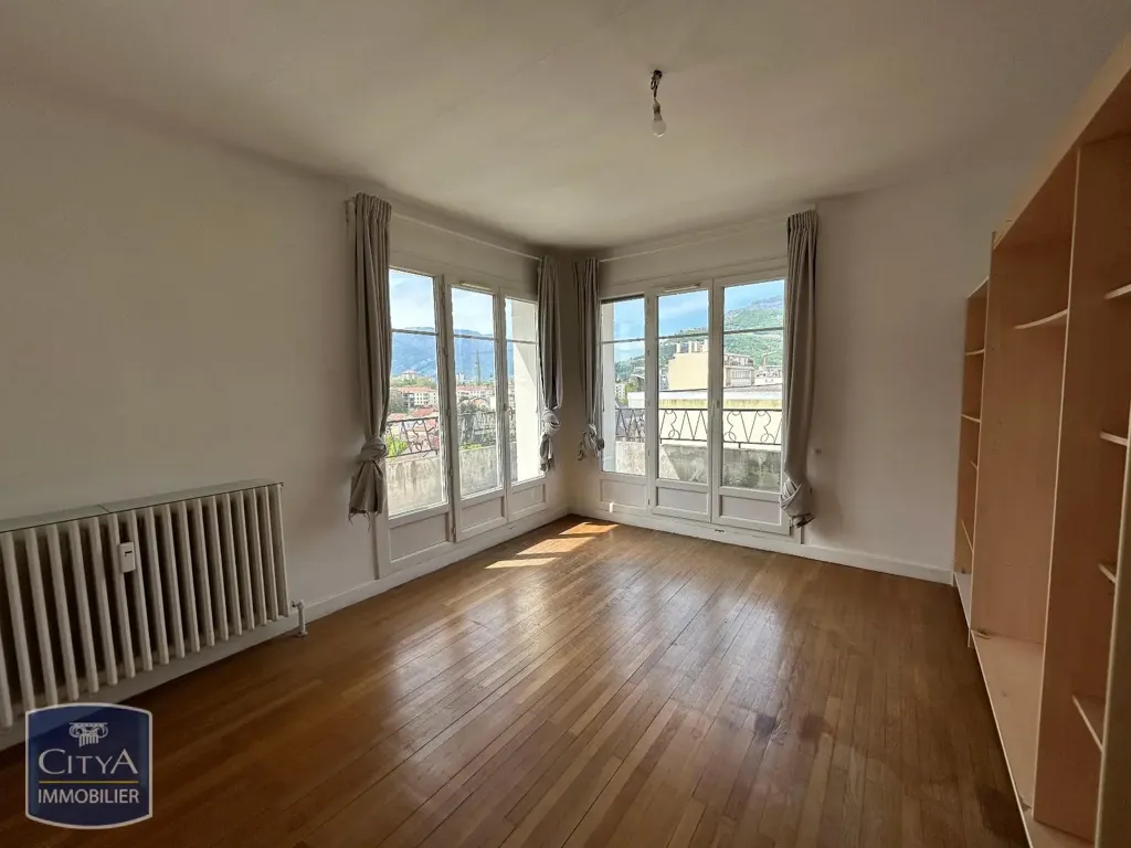 Stanze - Apartment with Mountain and City Views in Grenoble