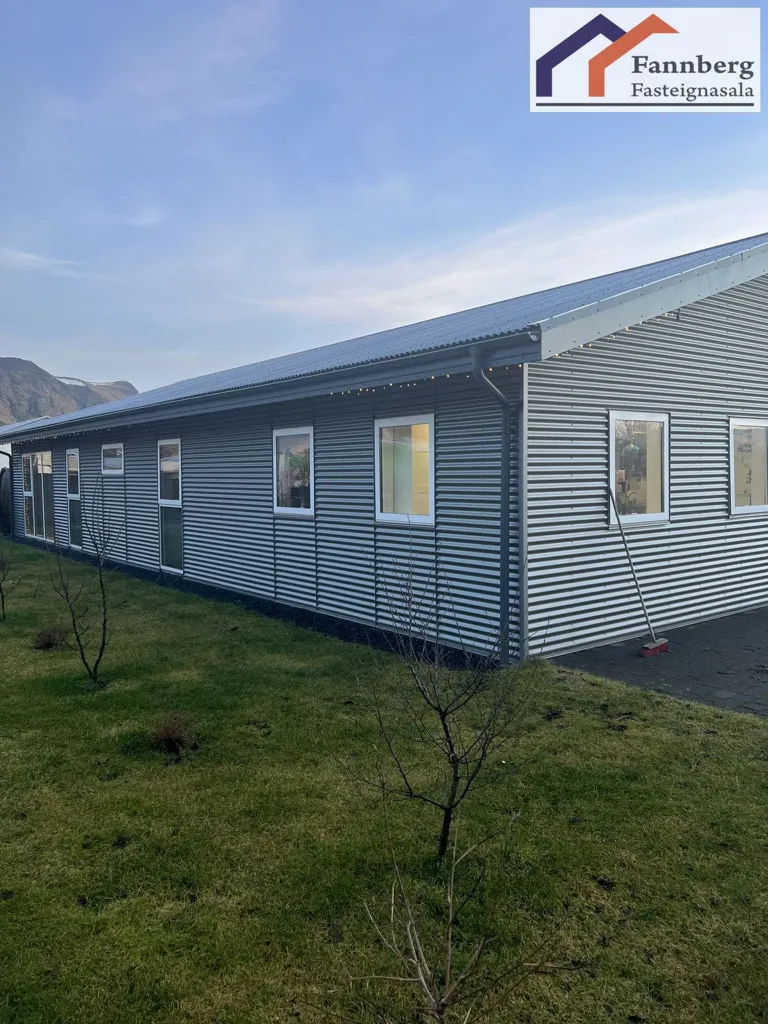 5-toaline maja asukohas Vík