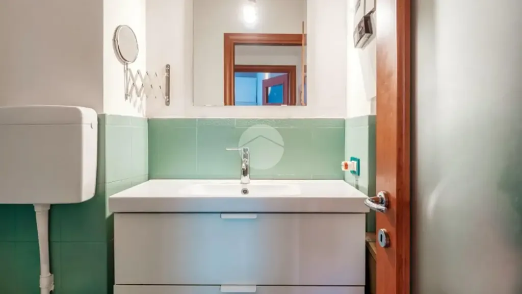 Salles de bain - Rustic-Style Flat with Courtyard in Brescia
