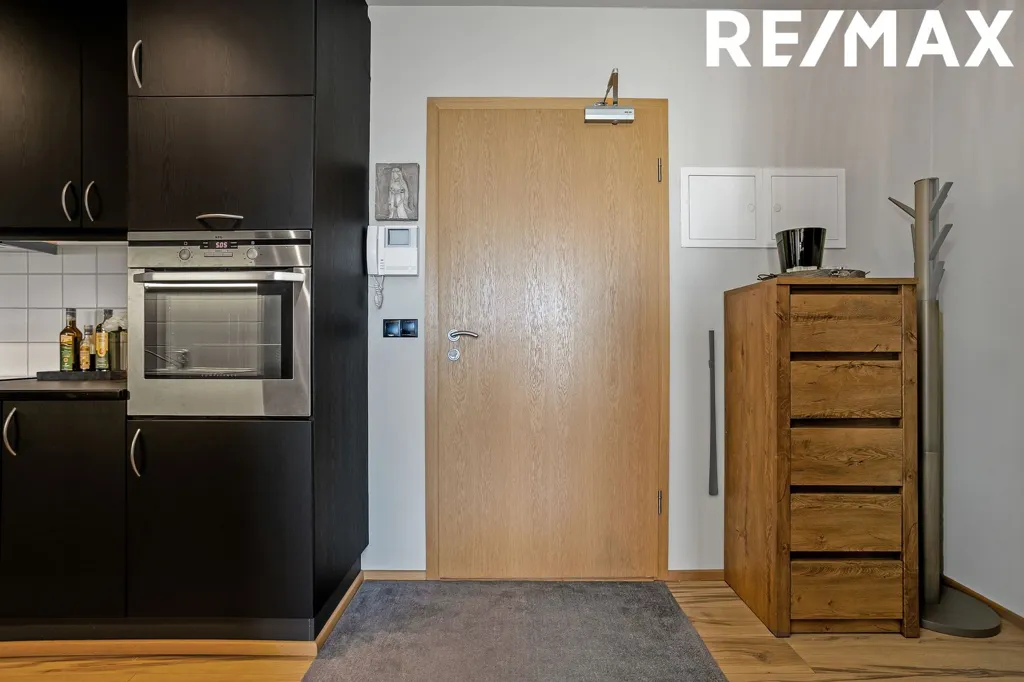 Cuisine - Apartment with South-Facing Balcony in Garðabær