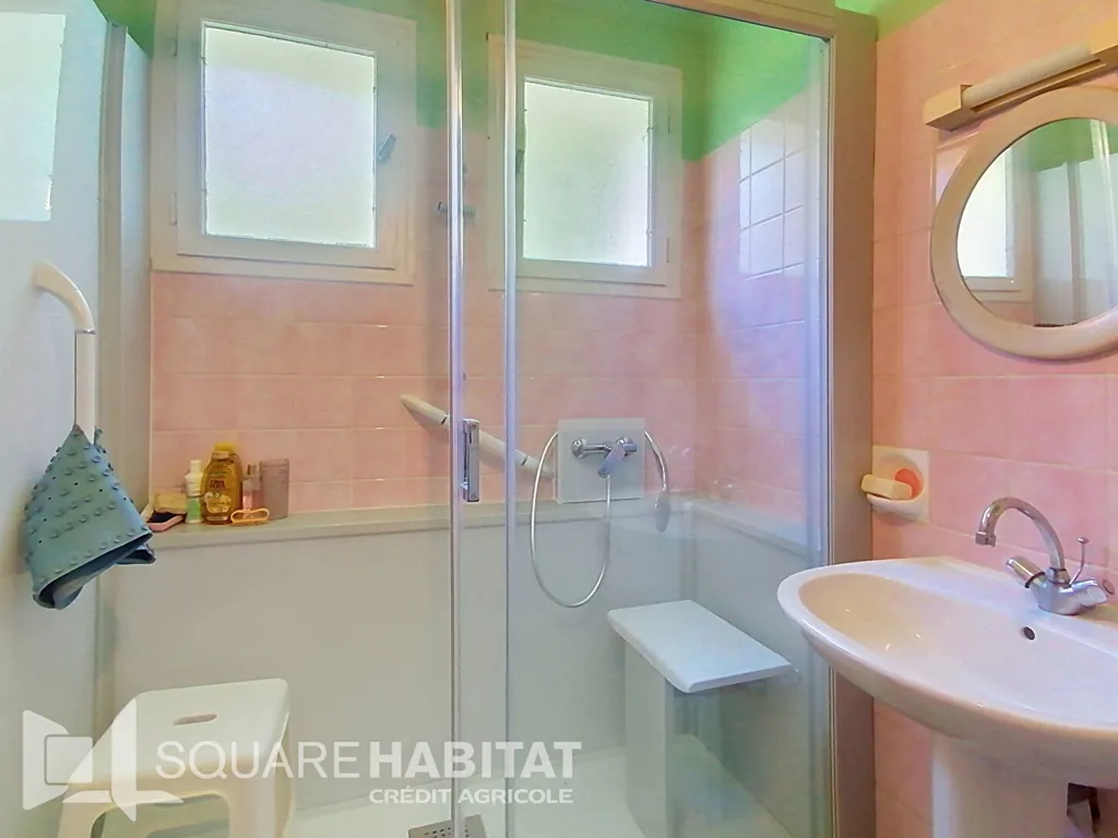 Bathrooms - House with Garden in Glénac Centre