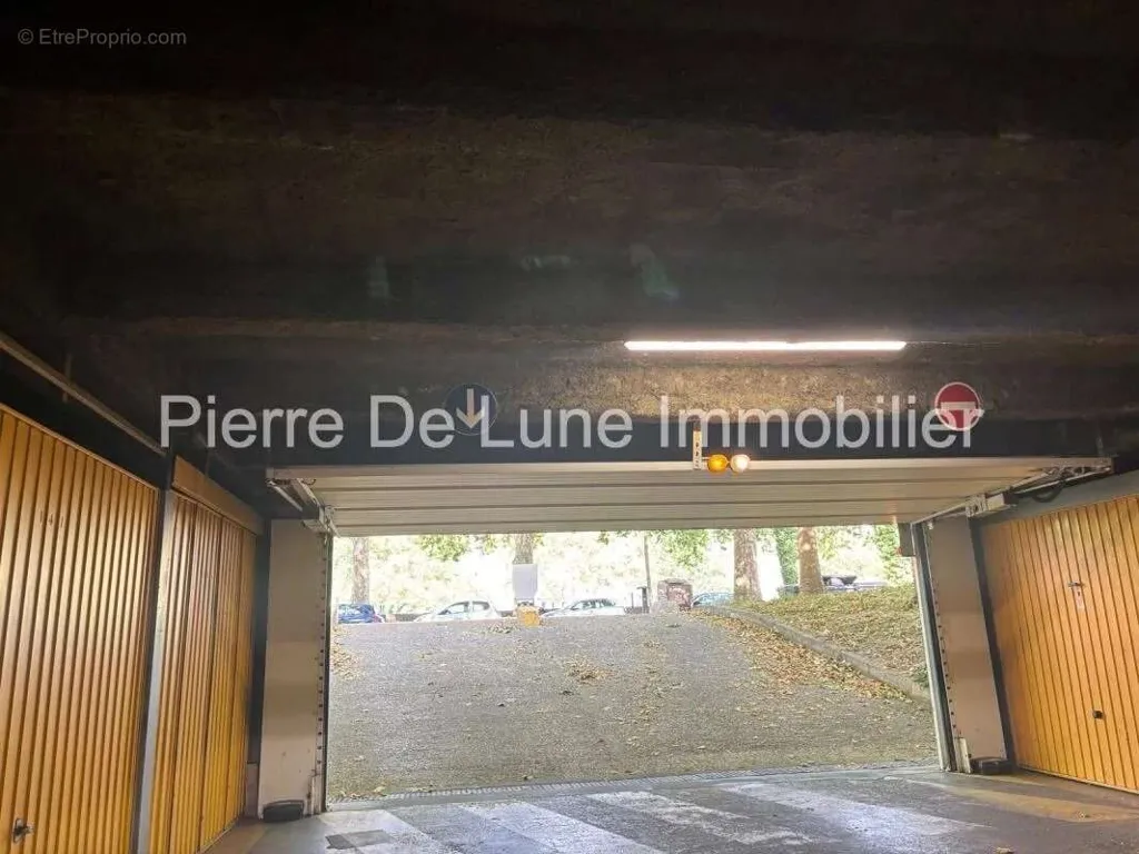 Garage - Box Fermé Sécurisé au Quai Gillet