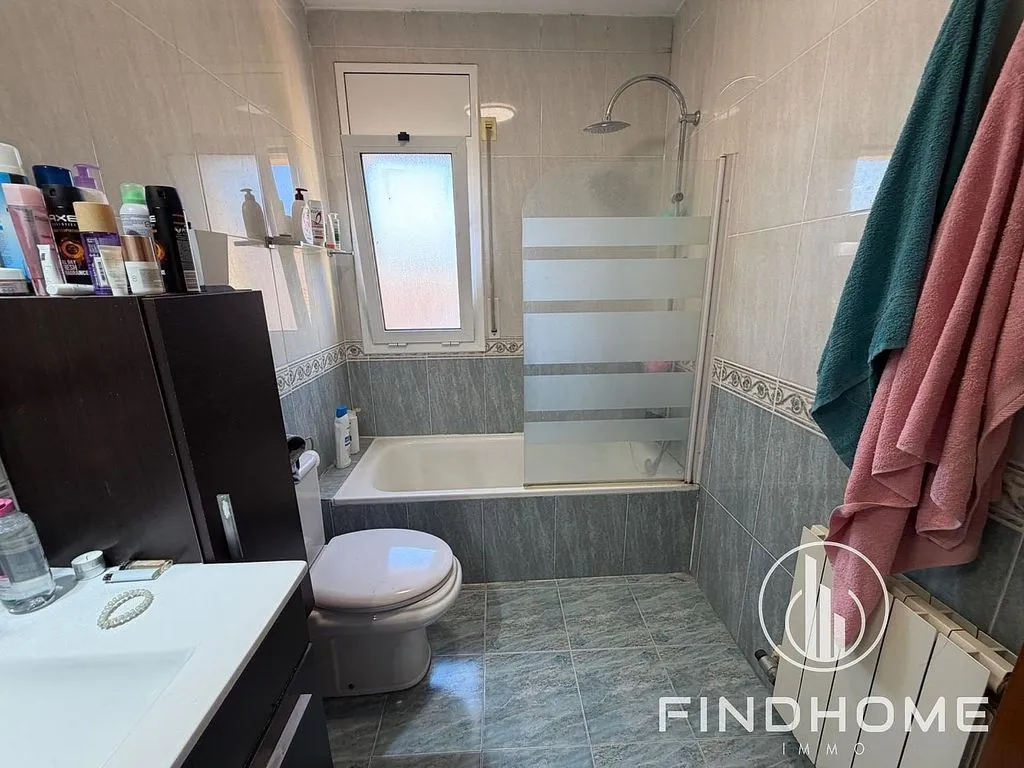 Salles de bain - Penthouse with Pool in La Torre Mas Pau