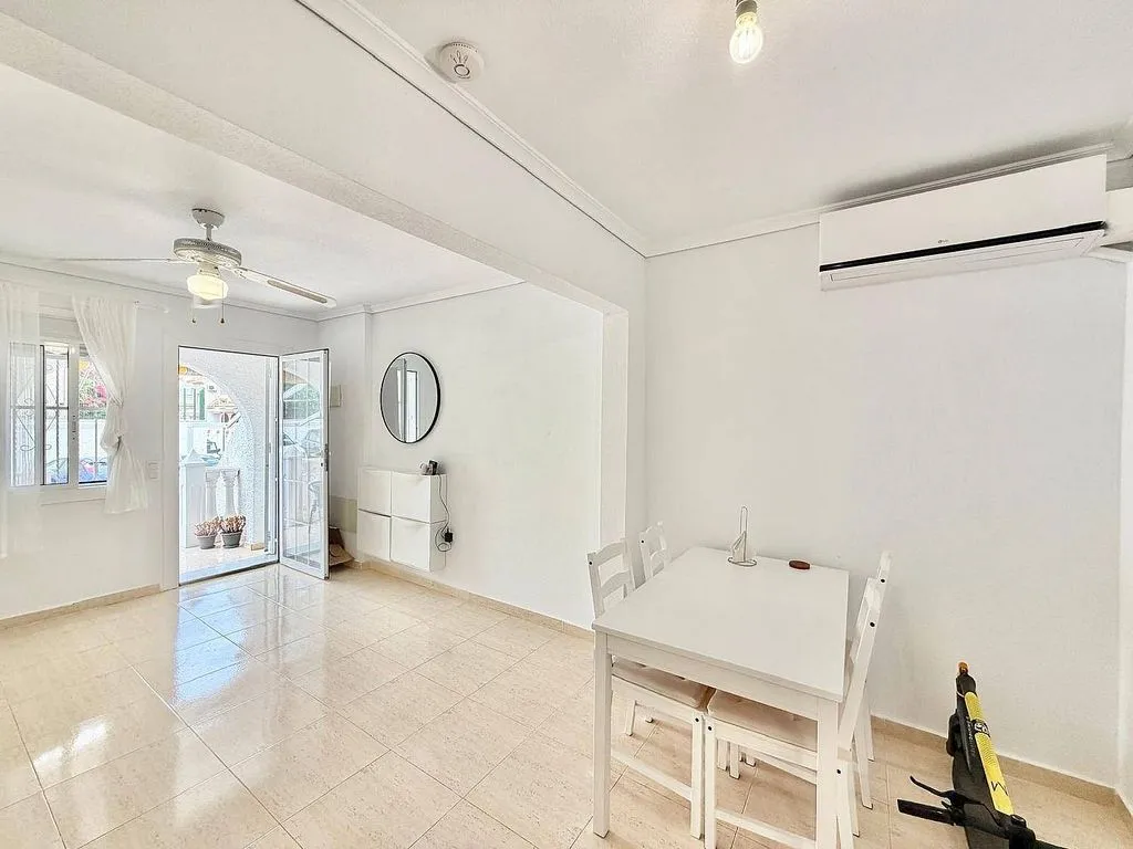 Söögituba - Semi-Detached House with Pool in Gran Alacant