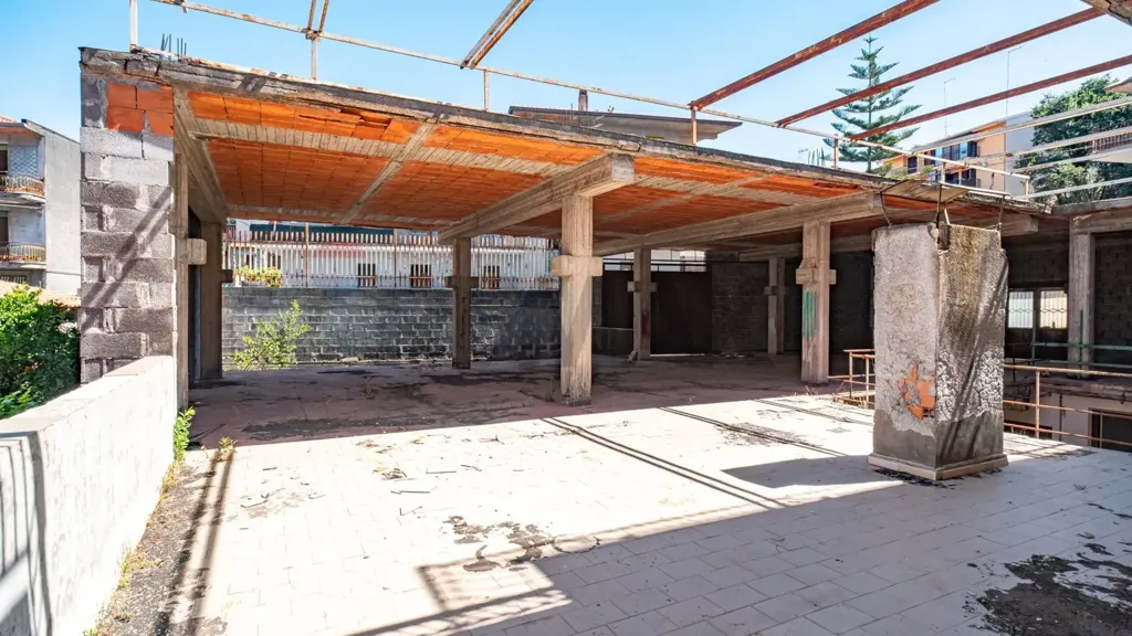 Jardin - Commercial Space with Apartments in Belpasso