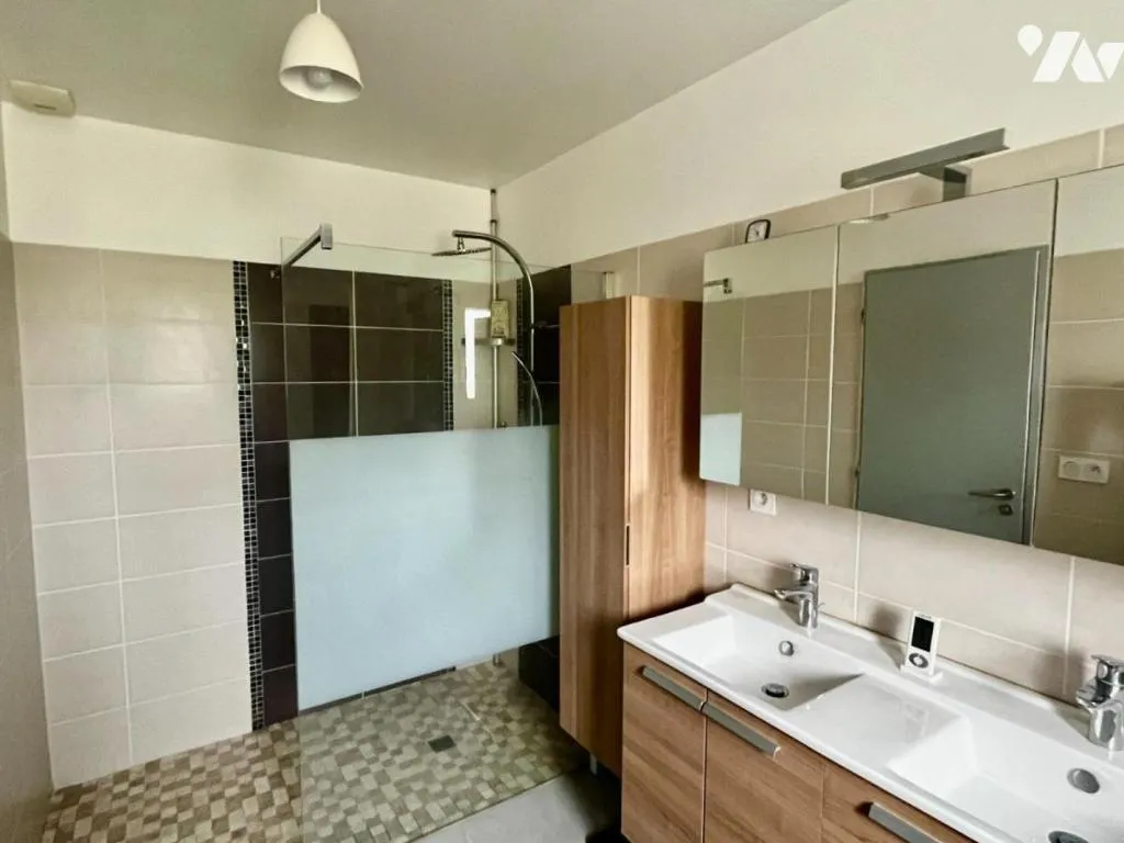 Vannitoad - Contemporary Villa with Garden in Chusclan
