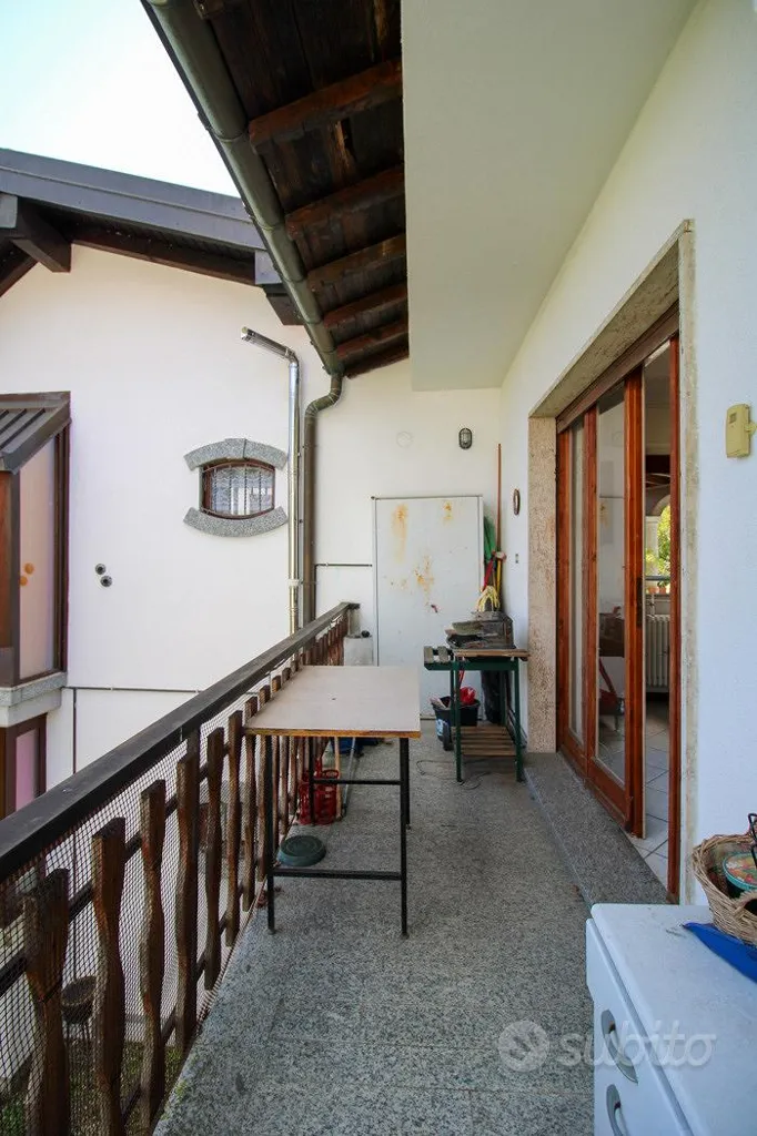 Terrasse - Trilocale with Balcony in Alta Valle Intelvi