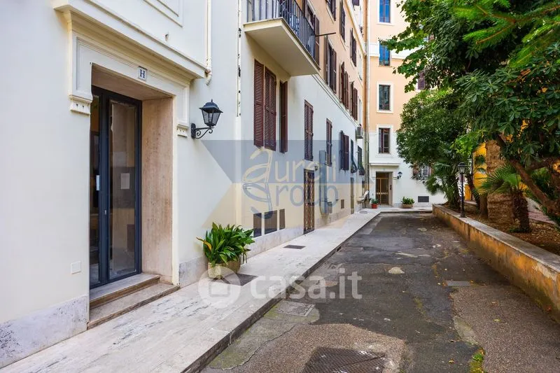Jardin - Bilocale with Garden in Historic Building, Testaccio, Rome