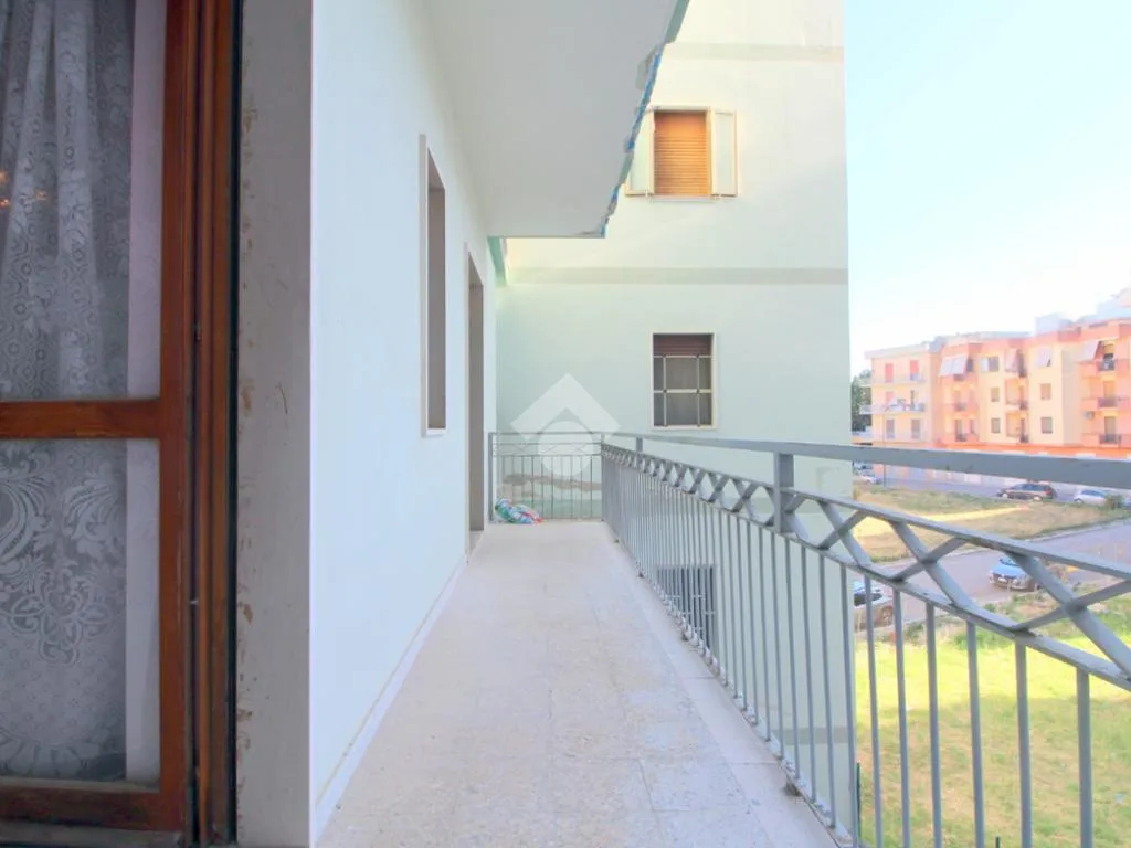 Balcon - 4-Bedroom Apartment with Garage in Lucera