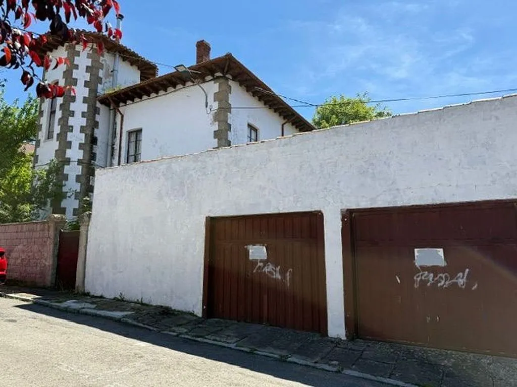 Extérieur - Charmful Chalet with Terrace in Ciudad Jardín