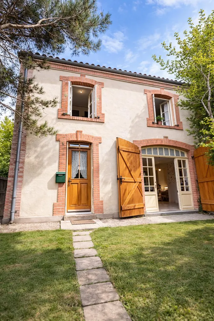 Extérieur - Maison à Rafraîchir avec Jardin et Vue Montagne à PESLIÈRES