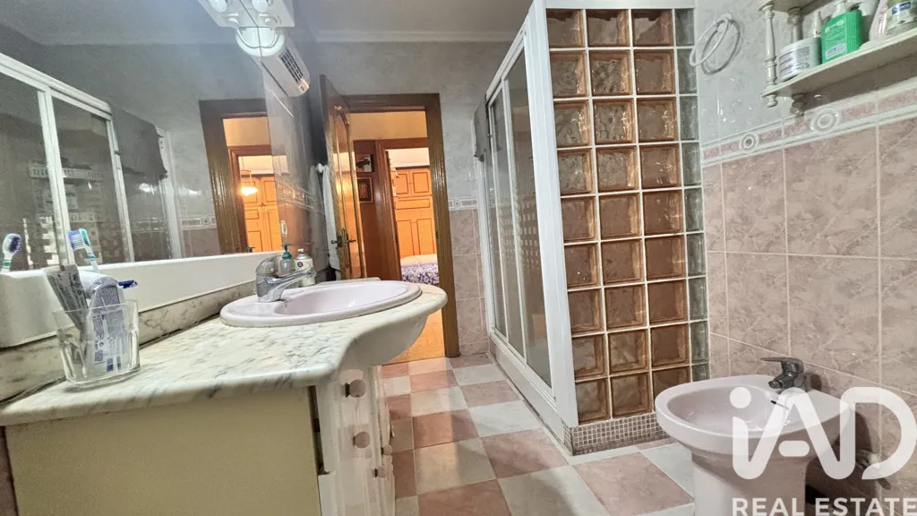 Vannitoad - Alicante Apartment with Potential for Division