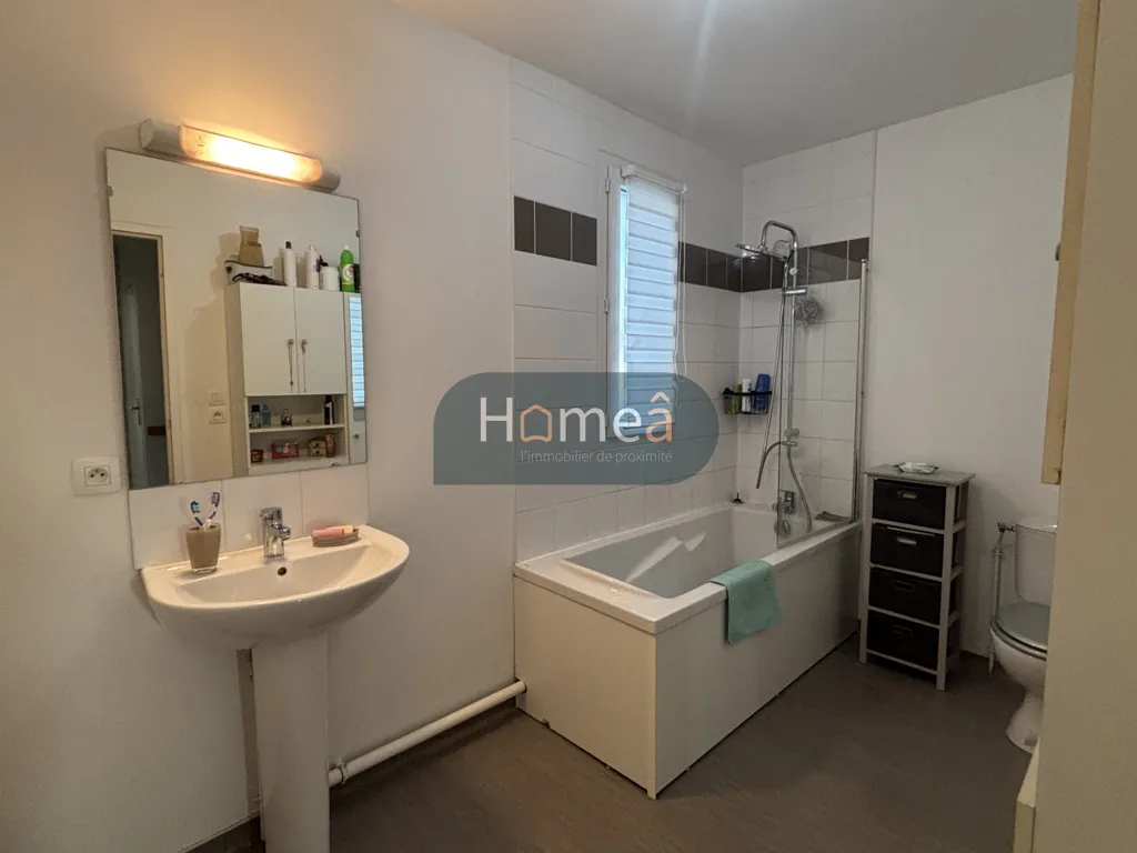 Salles de bain - Maison de 2017 avec Terrasse à Pavilly
