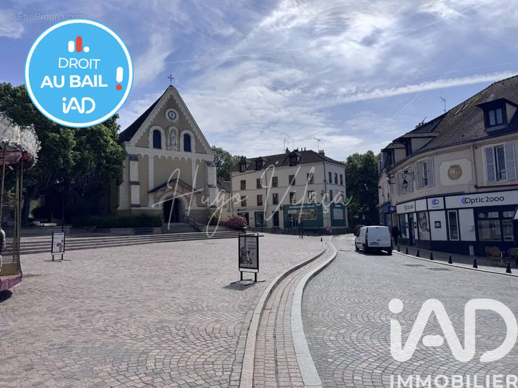Extérieur - Local Commercial avec Emplacement Premium à Yerres