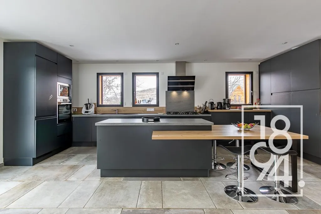 Cuisine - Chalet Récent avec Vue Panoramique à Enchastrayes