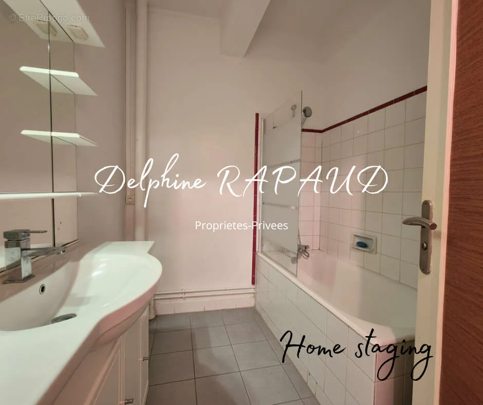 Bathrooms - 2-Bedroom Flat with Parking in Nogent-le-Rotrou