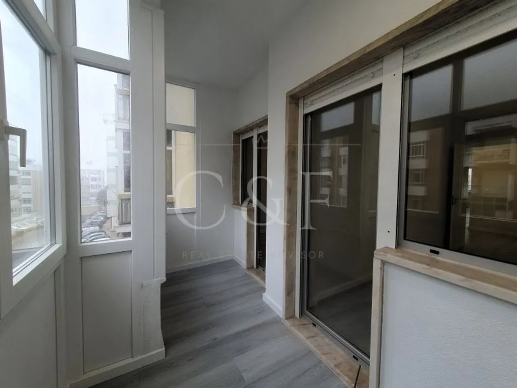 Balcon - Remodelled 2-Bedroom Apartment in Central Oeiras