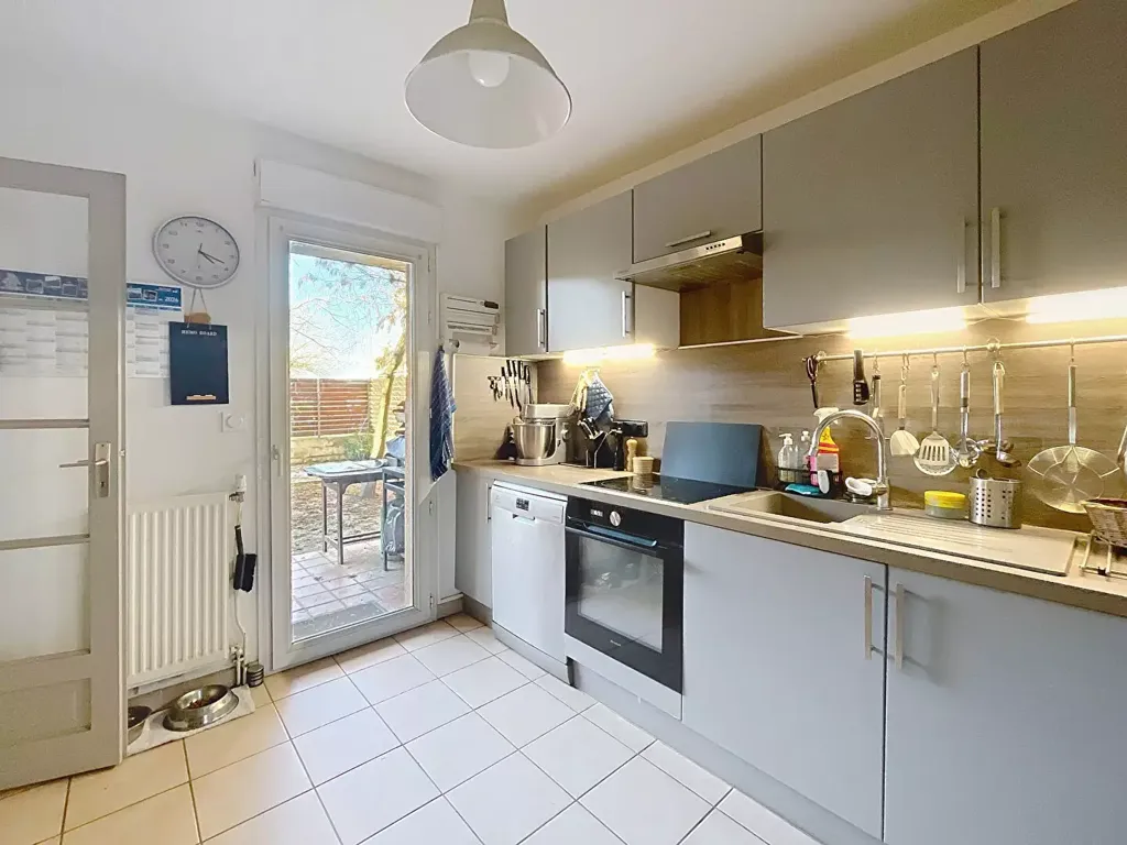 Köök - Four-Bedroom House with Garden in Colomiers