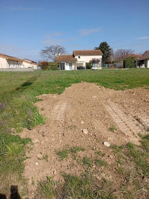 Aed - Plat Viabilised Plot in Anneyron