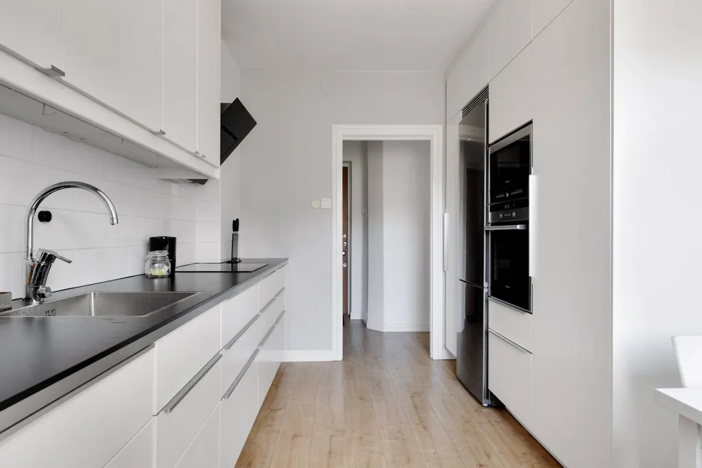 Cucina - Modernised Apartment with Balcony in Sigtuna