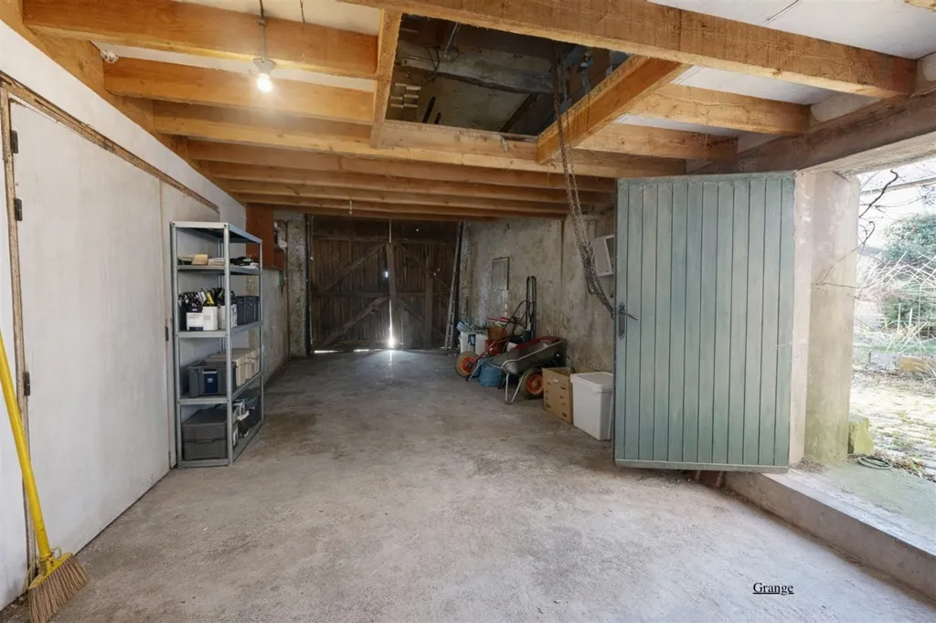 Garage - Complex with Pool in Opprebais