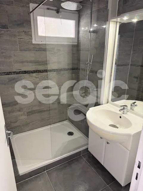 Vannitoad - 4-Bedroom Flat with Balcony in Gradignan