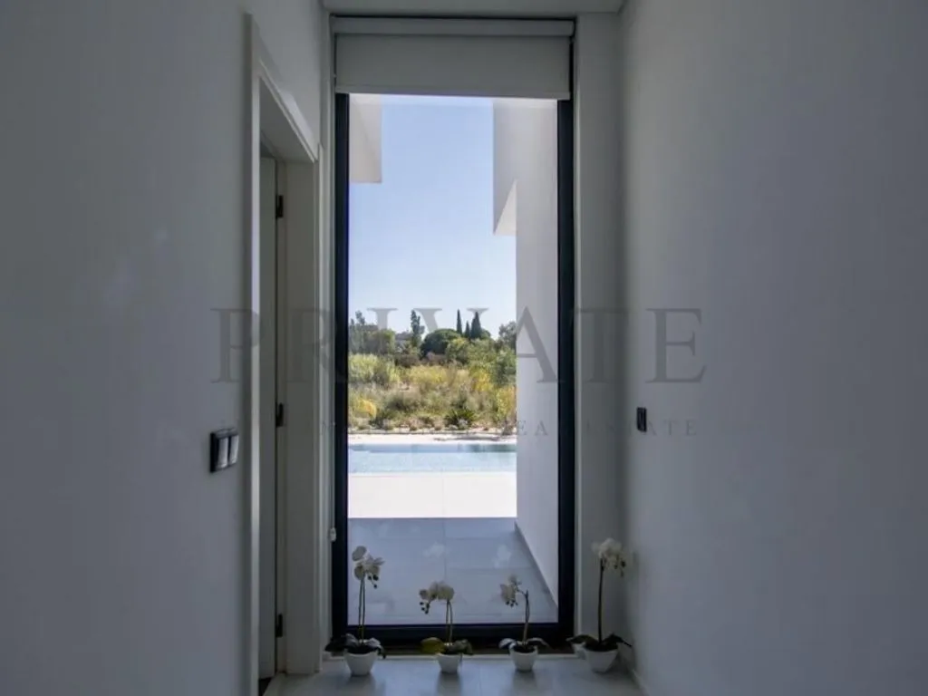 Esik - Contemporary Villa with Golf Views in Vilamoura
