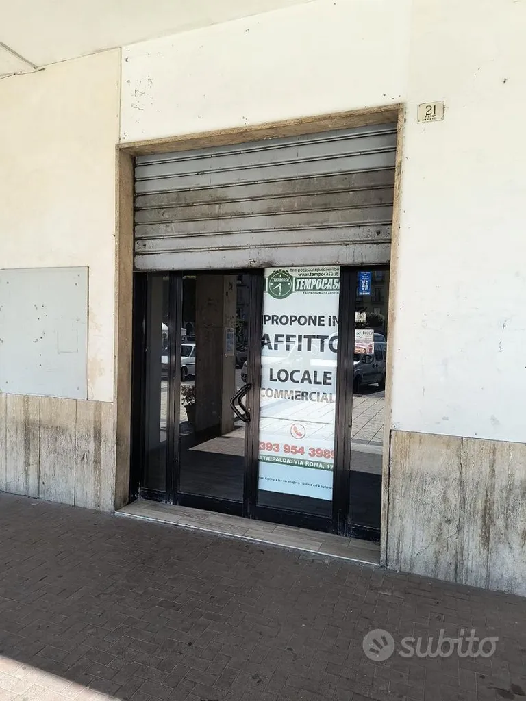 Rooms - Commercial Space on Main Square in Atripalda