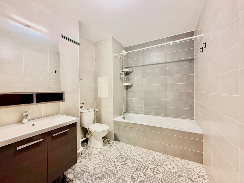 Salles de bain - Appartement 4 Pièces avec Terrasse à Créteil
