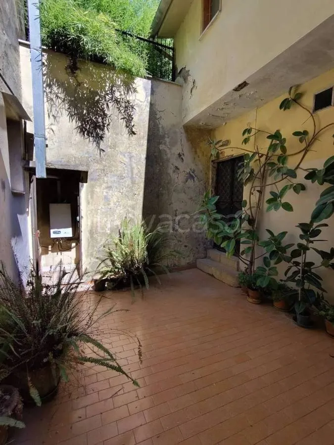 Jardin - Spacious Apartment with Balcony in Priverno