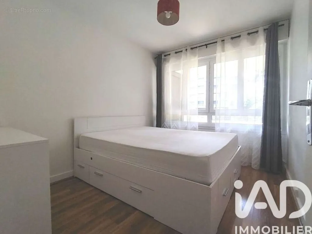 Magamistoad - 3-Bed Apartment with Parking in Les Ulis