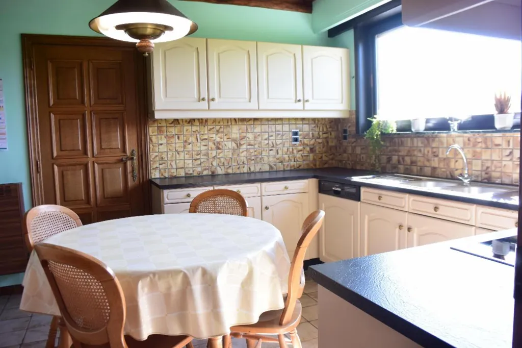 Cuisine - Villa avec Terrasse et 4 Façades à Proximité