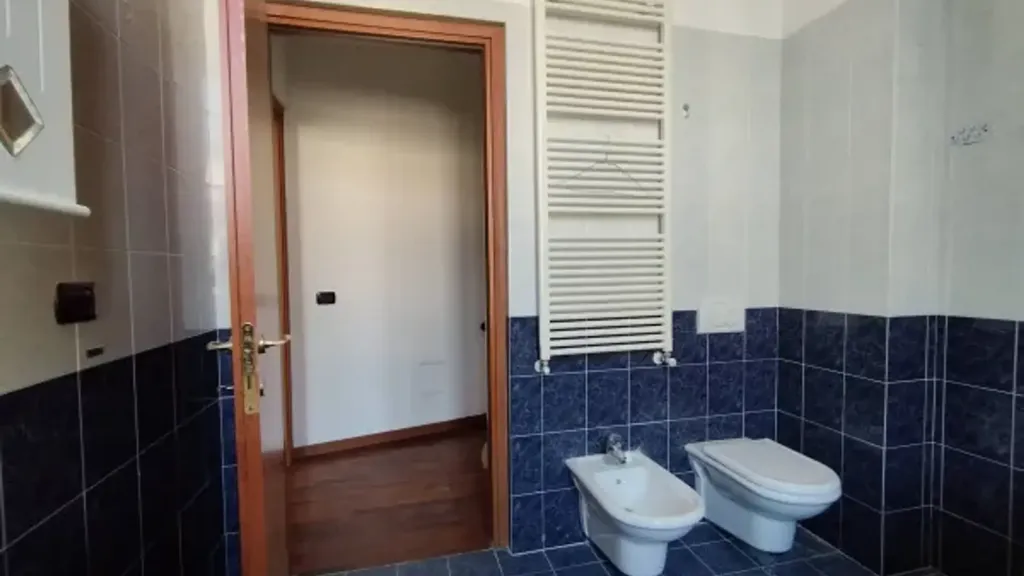 Salles de bain - Rented Duplex with Central Heating in Rho