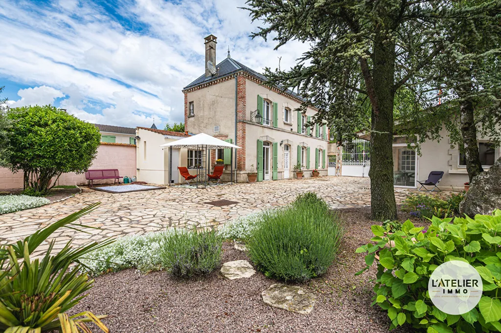 Jardin - Maison de Charme avec Dépendances à La Veuve