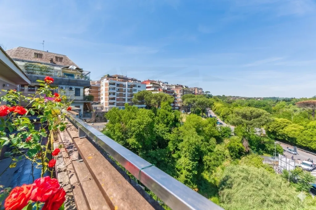 Rõdu - Penthouse with Panoramic Terrace in Vigna Clara, Rome