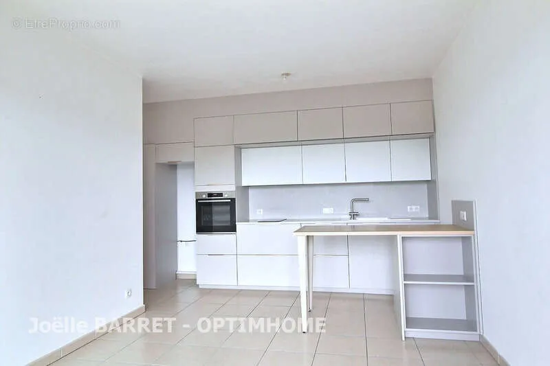 Cuisine - Appartement 3 Pièces avec Vue Golf et Terrasse à Biot