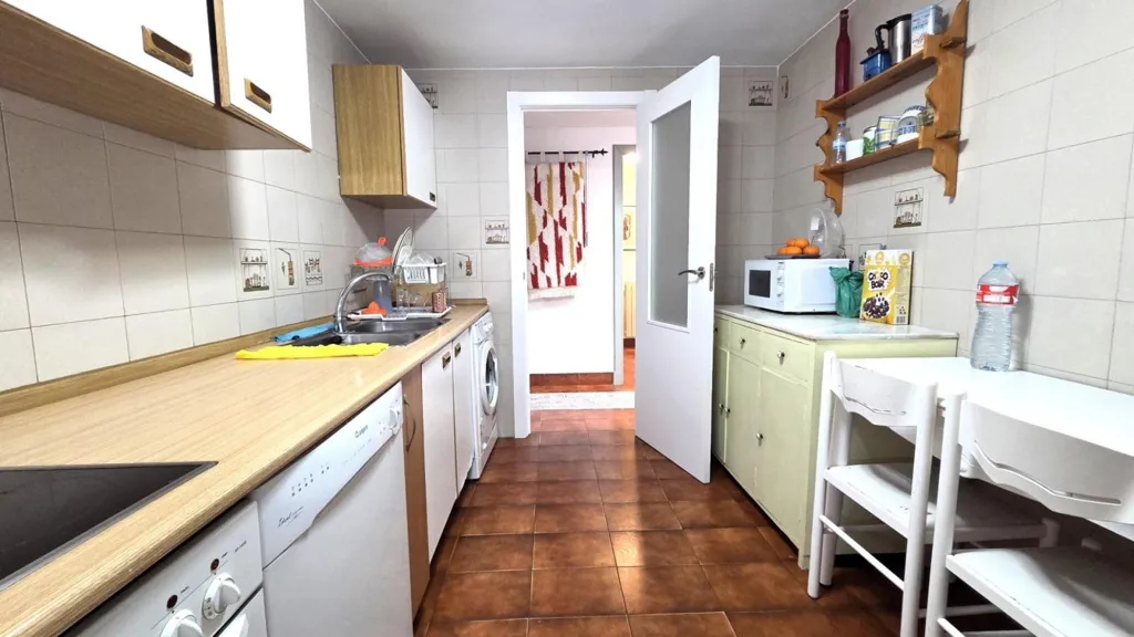 Cuisine - 4-Bedroom Flat with South/East Orientation in Ávila
