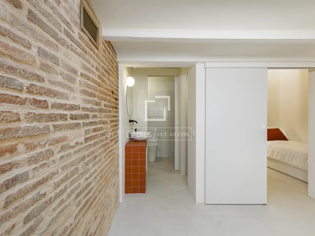 Entrée - Renovated Apartment with Mezzanine in Eixample, Barcelona