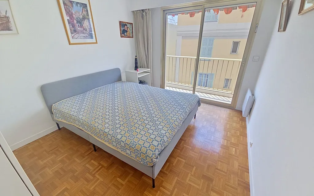 Chambres - Appartement Traversant avec Terrasse à Nice
